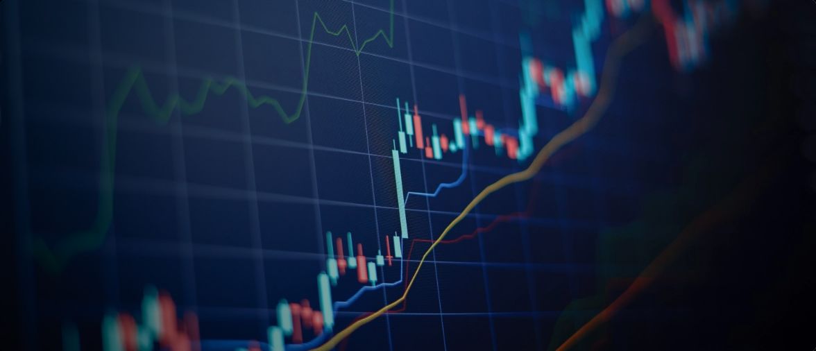 Wykres wyników finansowych na tle przedstawiającym inwestycje.